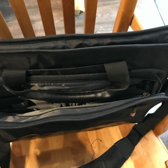 Thinkpad Canvas Computer Bag - Picture 5 of 6